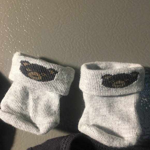 Newborn Outfit w/ Bib - Picture 3 of 5